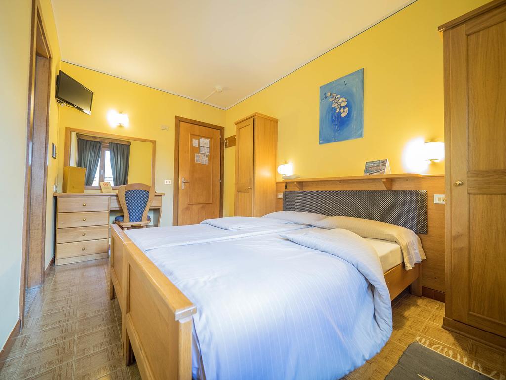 Hotel Baita Della Luna Livigno Exterior foto